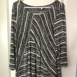 Black/white/grey sweater